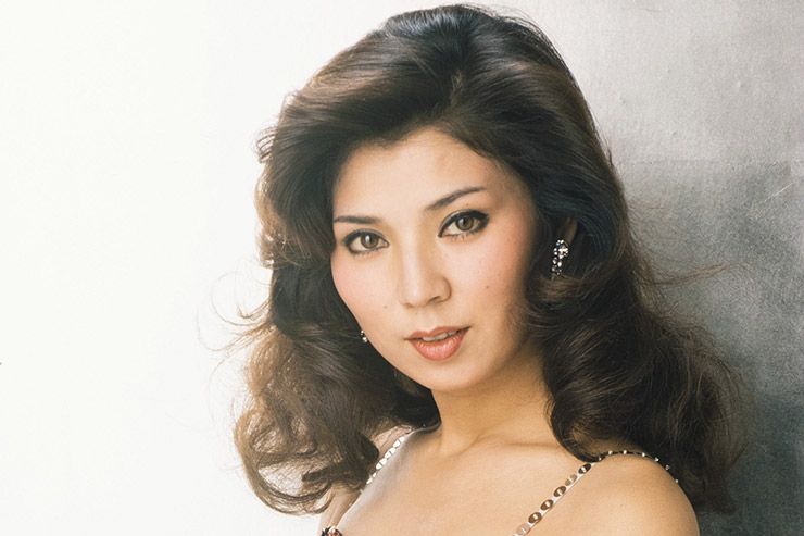 お前らもう八代亜紀のヌード写真付アルバムのこと忘れてただろ・・・